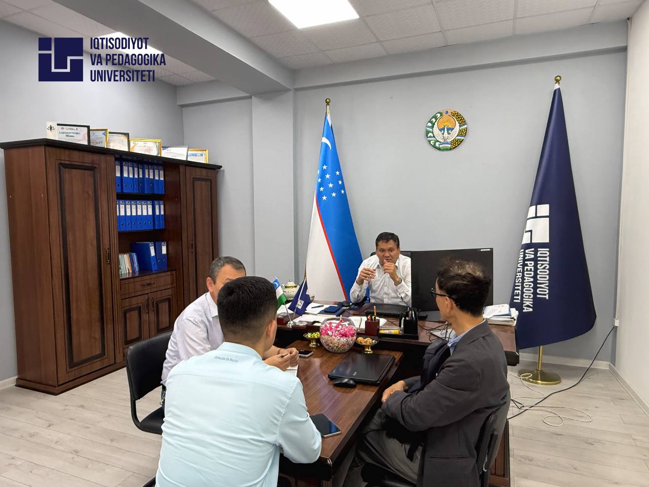  Iqtisodiyot va pedagogika universiteti Samarqand kampusida Koreya Respublikasining Yevroosiyo Buyuk ipak yo‘li instituti direktori Youn Myung Chul ishtirokida “Buyuk ipak yo‘li va Samarqand” mavzusida ilmiy seminar tashkil etildi.
